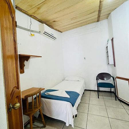 Hostal Darwin بويرتو أيورا المظهر الخارجي الصورة